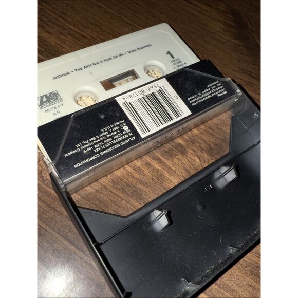 Vintage 1984 Cassette Tape AC/DC '74 Jailbreak Atlantic - Picture 2 of 3